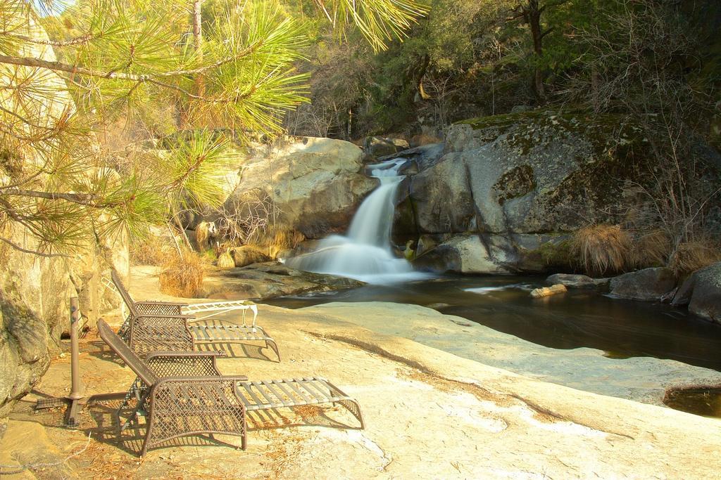 Riverfront Property With Waterfalls Near Yosemite And Bass Lake Oakhurst Zimmer foto