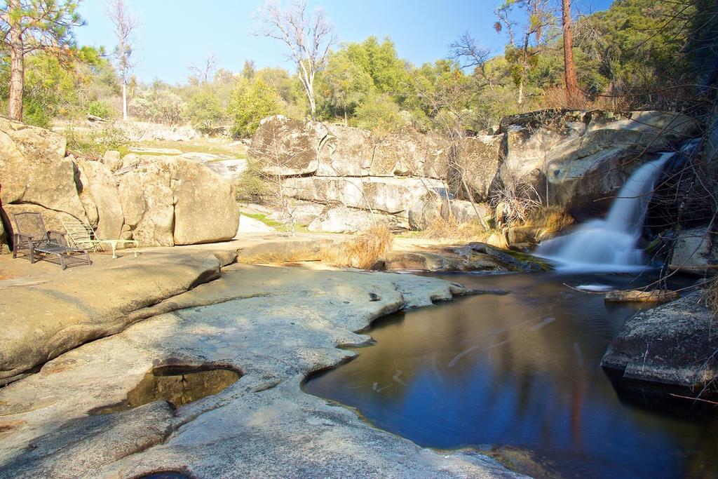 Riverfront Property With Waterfalls Near Yosemite And Bass Lake Oakhurst Zimmer foto