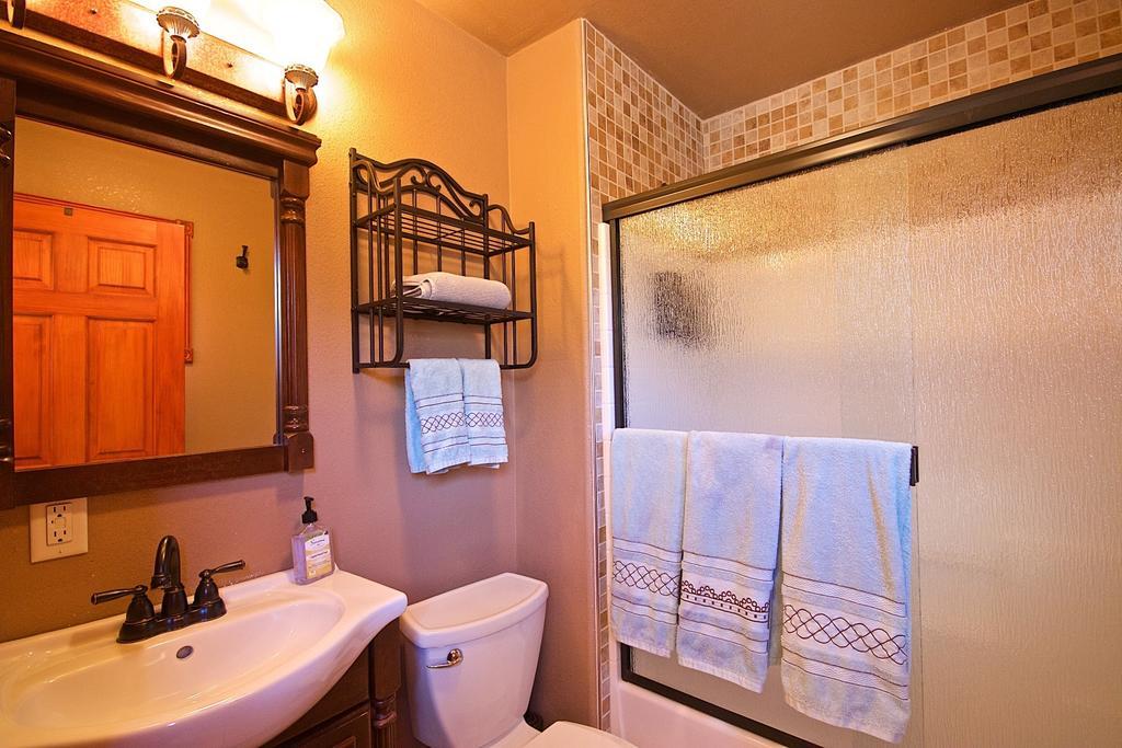Riverfront Property With Waterfalls Near Yosemite And Bass Lake Oakhurst Zimmer foto