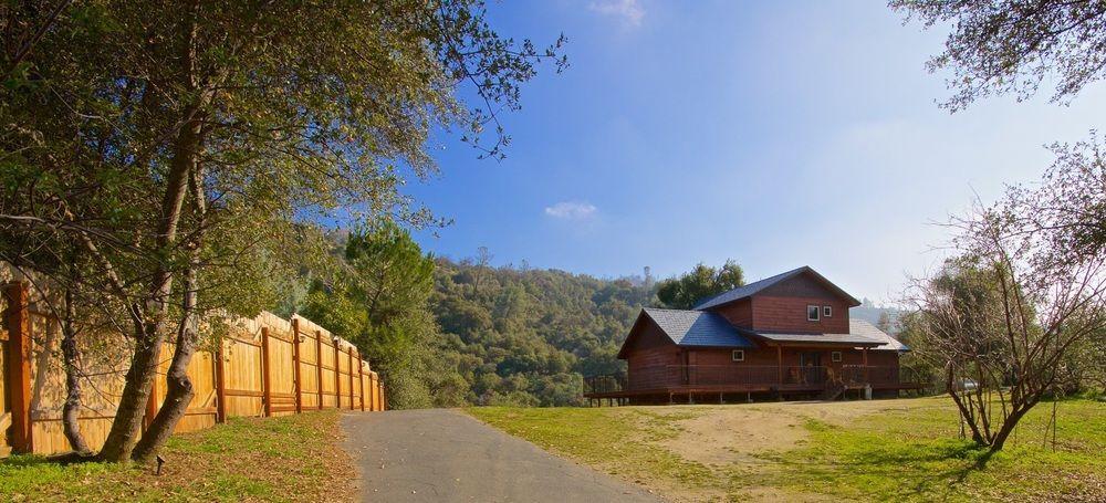 Riverfront Property With Waterfalls Near Yosemite And Bass Lake Oakhurst Exterior foto